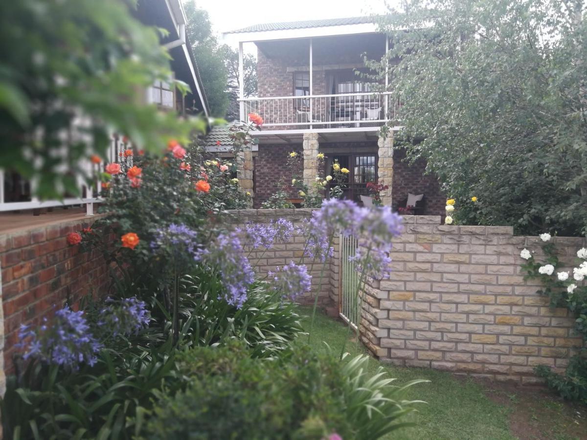 Clarens Cottages Екстериор снимка